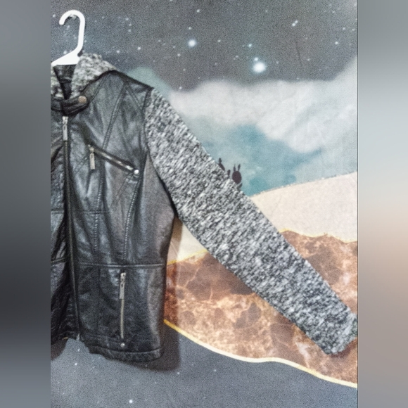 SIZE XL black pleather biker jacket with static gray fabric sleeves - Picture 5 of 11